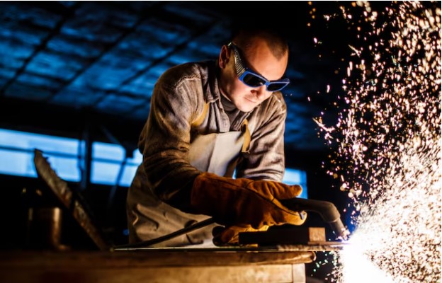 Wie ein Metallbauer kreative Lösungen für Ihr Bauprojekt bietet